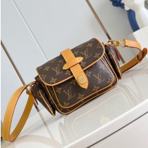 루이비통 카고 웨어러블 월릿 M14742