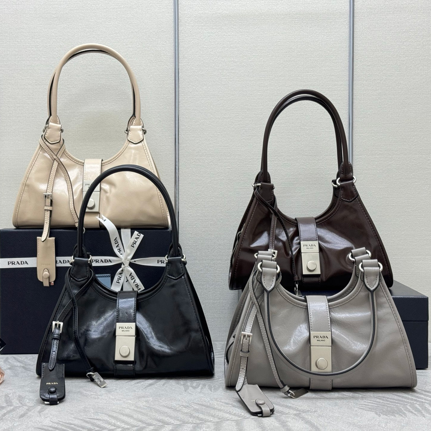 프라다 스몰 가죽 토트백 4컬러 1BG580