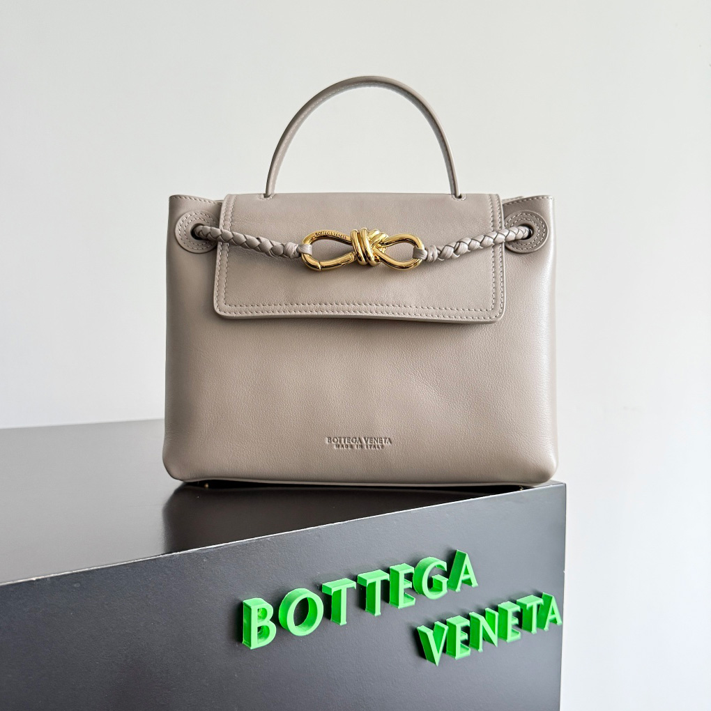 보테가베네타 스몰 차오 차오 핸드백 835835