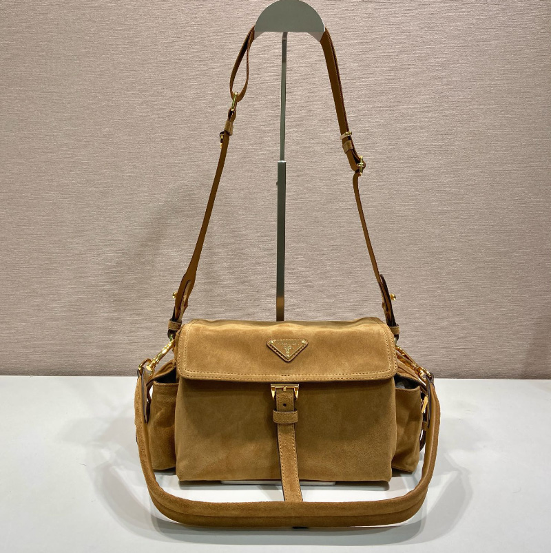 프라다 익스플로러 미디움 1BD394