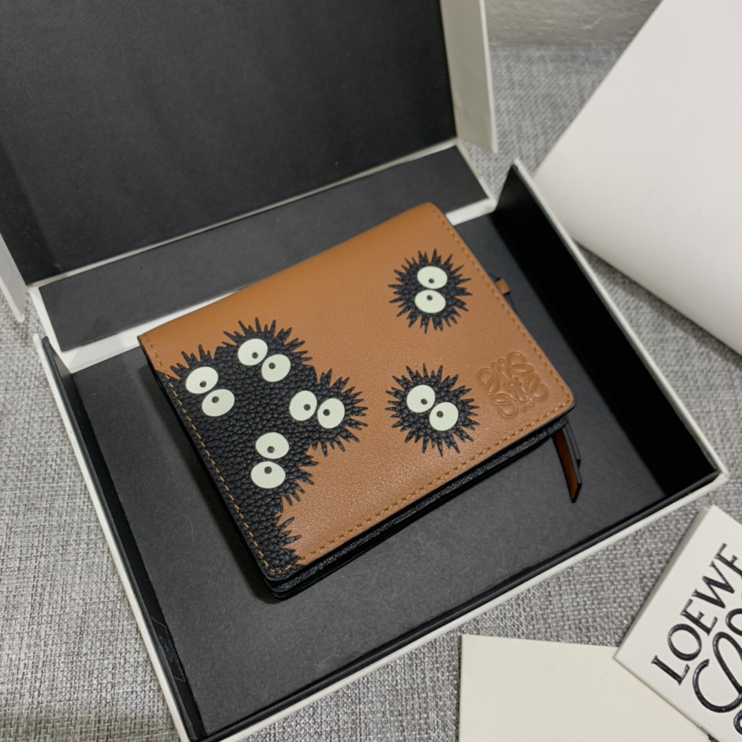 로에베 클래식 콤팩트지퍼 송아지 가죽 지갑 C500Z41X02