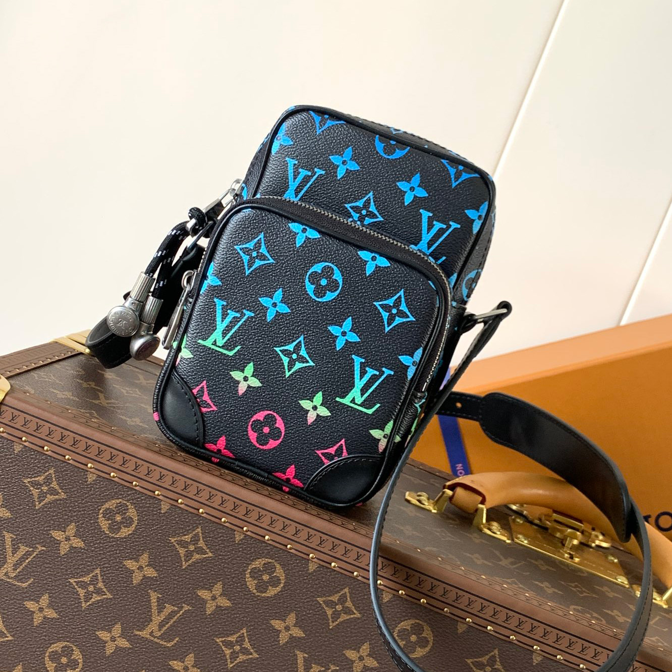 루이비통 아마조네 크로스 미니 메신저백 M13898