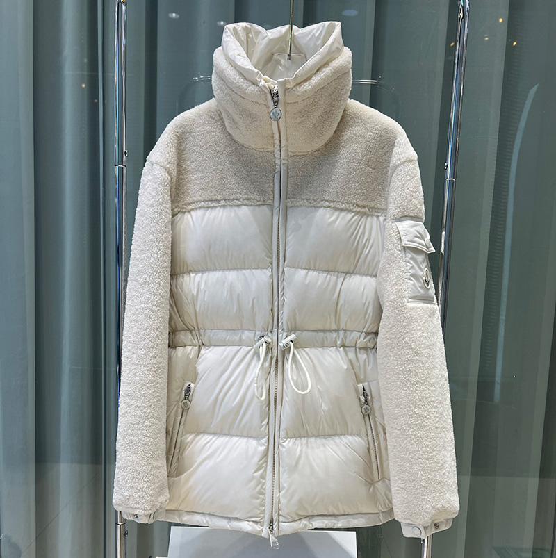 몽클레어 여자 ESCAUT 숏 다운 자켓 화이트 I20931A00042M3308034