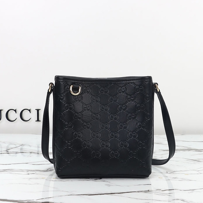 구찌 GG 엠블럼 나노 버킷백 ‎847090
