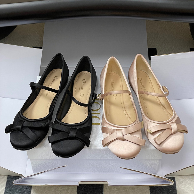 디올 25FW 러블리 D 리본 발레리나 플랫 슈즈 2컬러 KCF017SAT