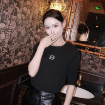 로에베 고품질 여성용 반팔 티셔츠 2컬러 05