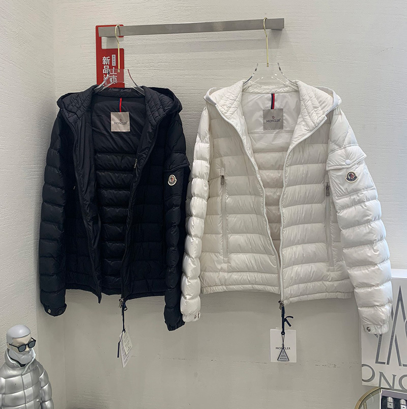 몽클레르 경량 솔리드 후드 다운 남성 2컬러 EA00069