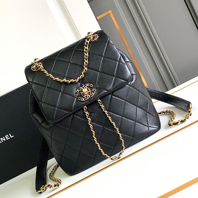 샤넬 19 나이틴 백팩 CC 퀼팅 체인 AS4762