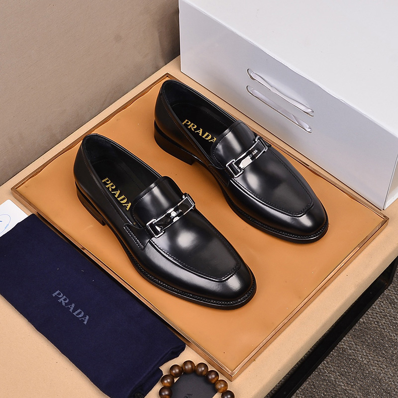 프라다 남성 메탈 홀스빗 스퀘어 토 로퍼 2DB183