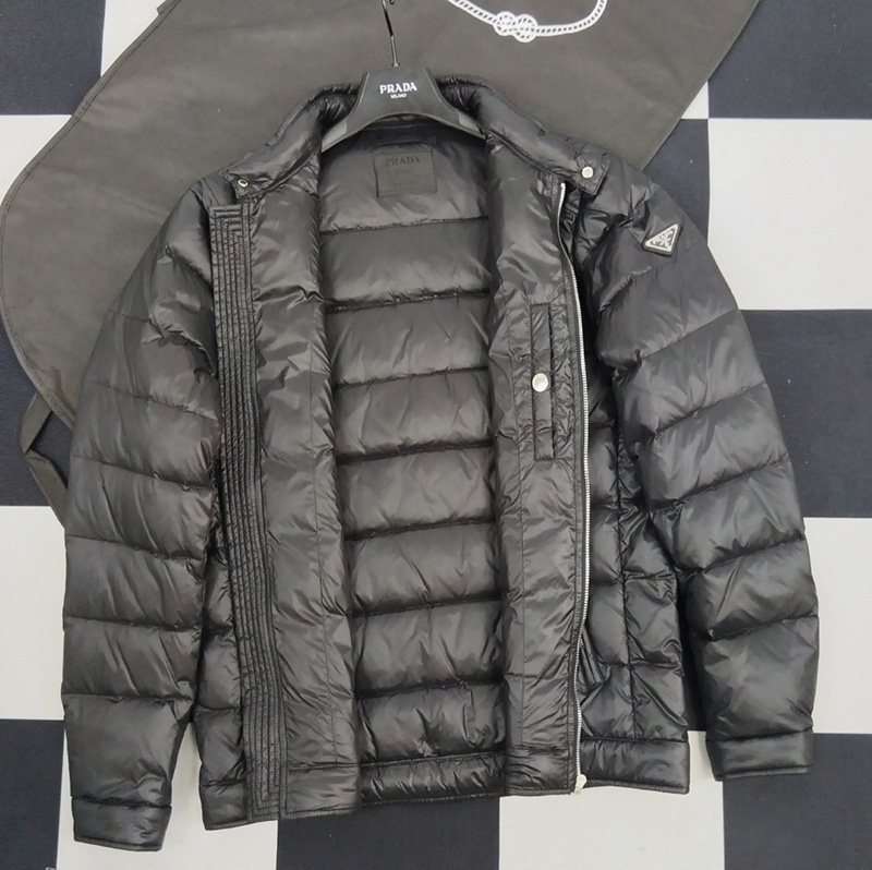 프라다 남성 구스 퀼팅 패딩 SGB608