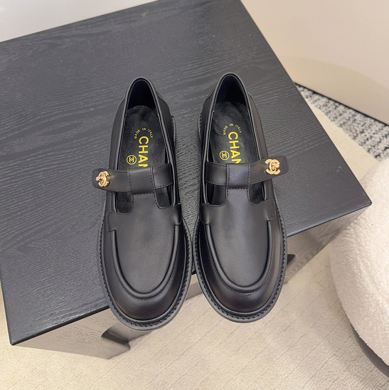 샤넬 25FW 클래식 여성 로퍼 카프스킨 버건디 금장 블랙 G46799