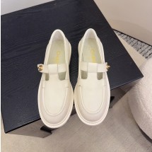 샤넬 25FW 클래식 여성 로퍼 카프스킨 버건디 금장 화이트 G46799