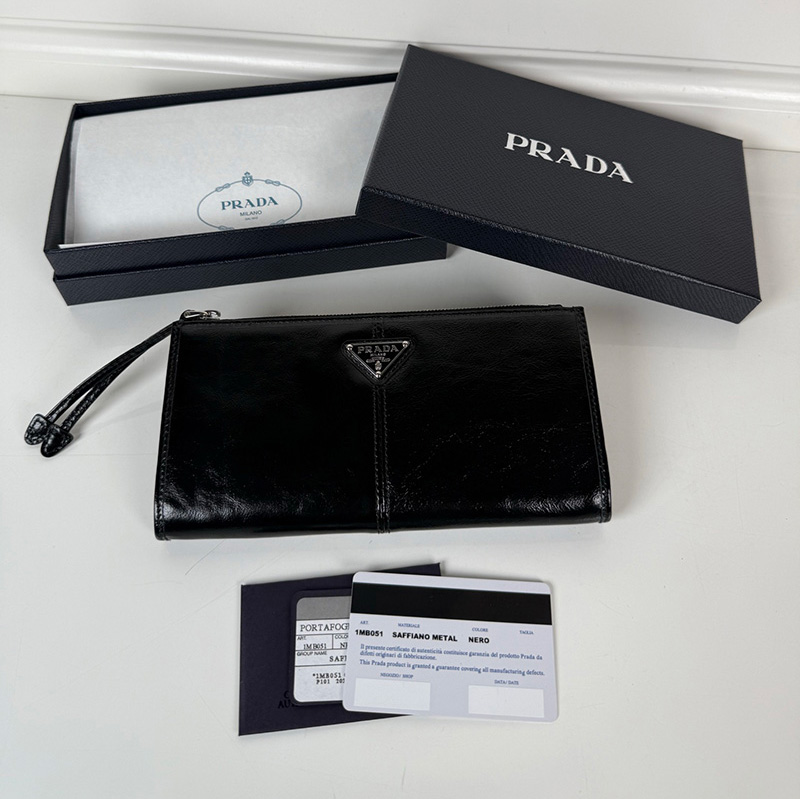 프라다 가죽 파우치 은장 금장 블랙 1MB051