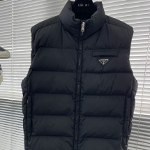 프라다 트라이앵글 로고 다운 베스트 블랙 SGJ191  C