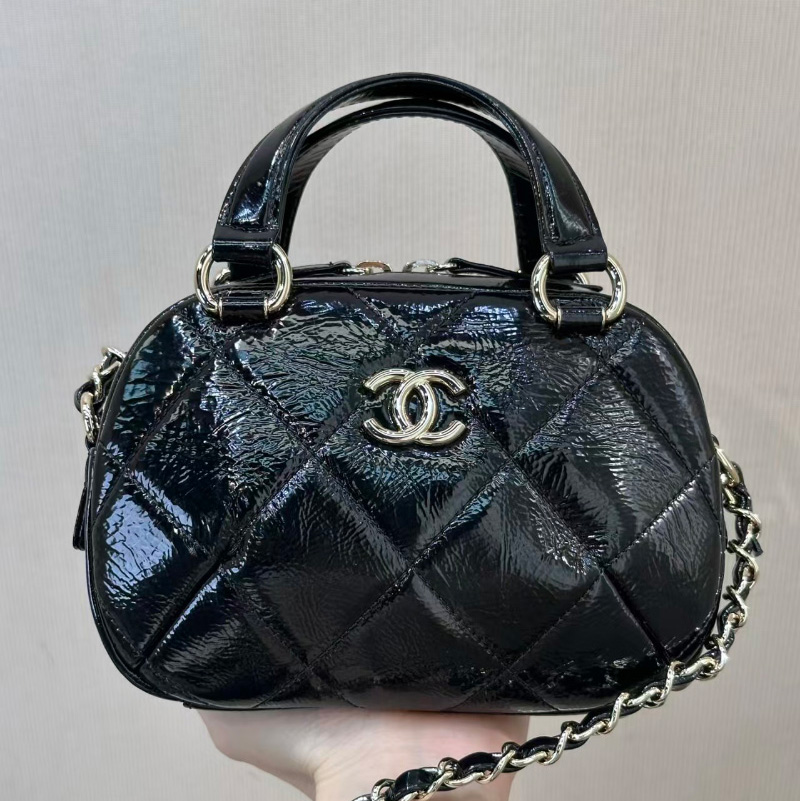 샤넬 미니 볼링백 블랙 샤이니 크럼플드 카프스킨 골드메탈 AS5536