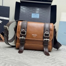 프라다 가죽 버클 크로스바디 백 카멜 2VD078
