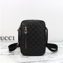 구찌 남자 GG 엠블럼 스몰 크로스백 850238AAFOM1053