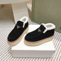 프라다 삼각 로고 스웨이드 시어링 로퍼 블랙 1D717N