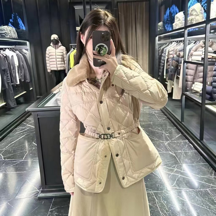 몽클레르 시그네 다이아몬드 퀼팅 숏 다운 재킷 K20931A0015654A8120L  F