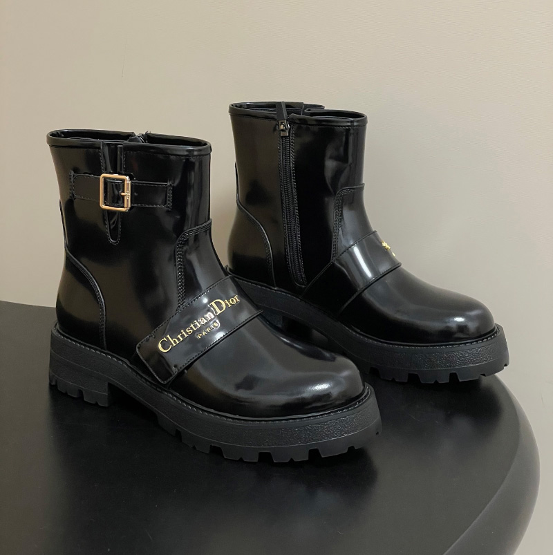 디올 여자 디 퀘스트 D-Quest 앵클 4.5CM 유광 부츠 KDT070VEA S900