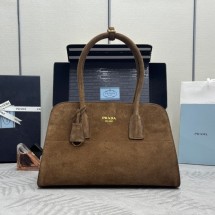 프라다 미디엄 스웨이드 토트백 1BG572