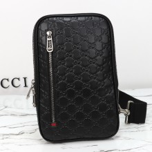 구찌 남자 신상  GG 엠블럼 스몰 크로스백 862915