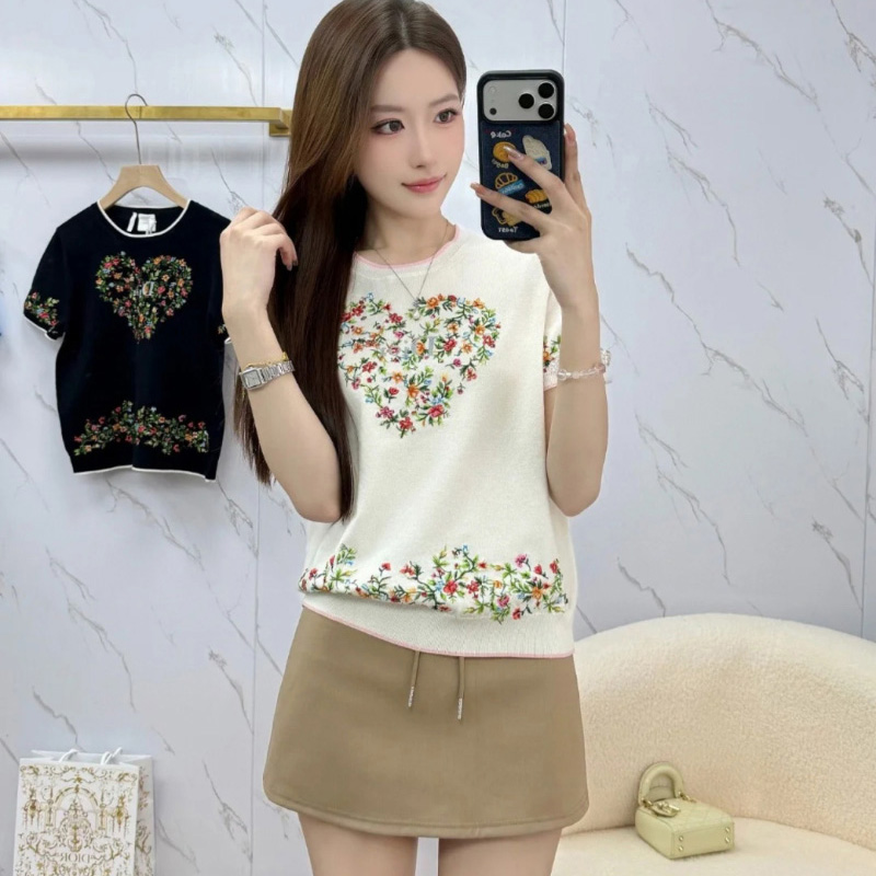 디올 Dioramour 반소매 자수 스웨터 624S42A1018  H