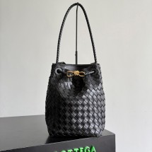 보테가 베네타 스몰 안디아모 버킷 피클 블랙 855759VCPP13297