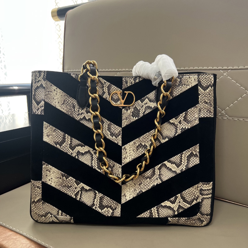 발렌티노 가라바니 라세인 파이썬과 셰브론 패턴 스웨이드 WB0T12UEQ_DMY