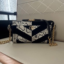 발렌티노 판테아 에나멜 캣 헤링본 파이톤 스네이크 크로스백  WBOS99EGDDMY