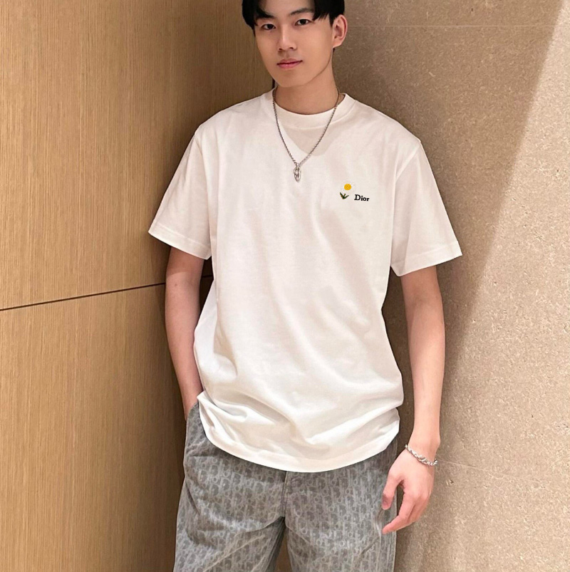 디올 티셔츠 레귤러 핏 데이지 자수 683J628A3036  D