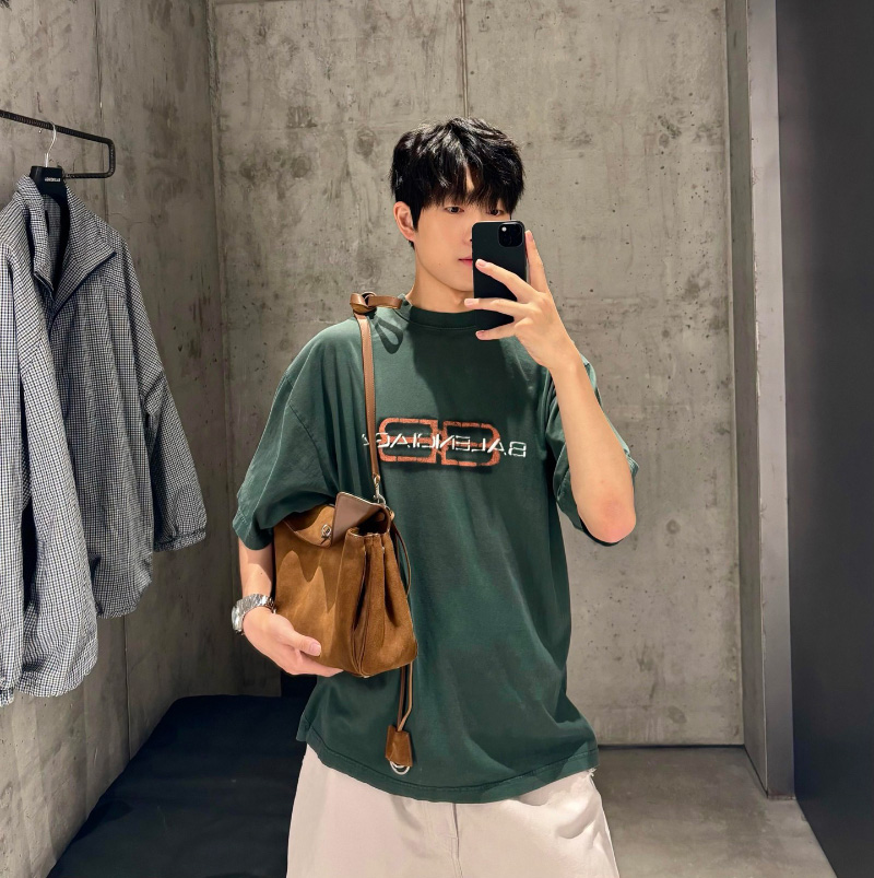 발렌시아가 반팔 티셔츠 2컬러 764235TTVD61041  D