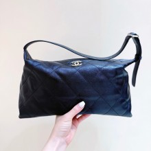 샤넬 26P 더블C 로고 다이아몬드 퀼팅 글로시 램스킨 골드 메탈 콤비 호보백 숄더백  블랙 AS6139