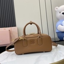 미우미우 아르카디 라지 토트백 브라운 5BB148