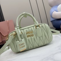 미우미우 아르카디 마틀라쎄 나파 가죽 백 5BB142