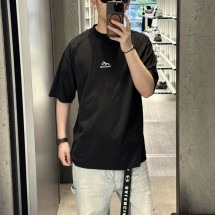 발렌시아가 26FW 반팔 남여공용 티셔츠 2컬러 764235TUVO  Y