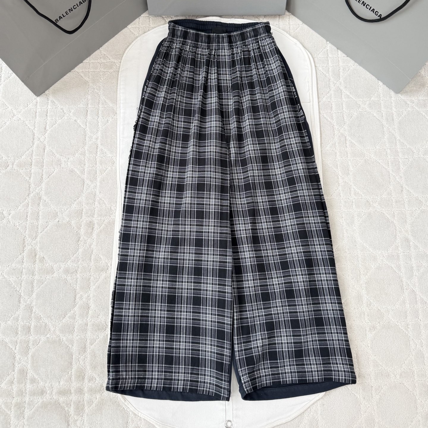 발렌시아가 하이브리드 팬츠 라지 핏 850729TTM021240  Y