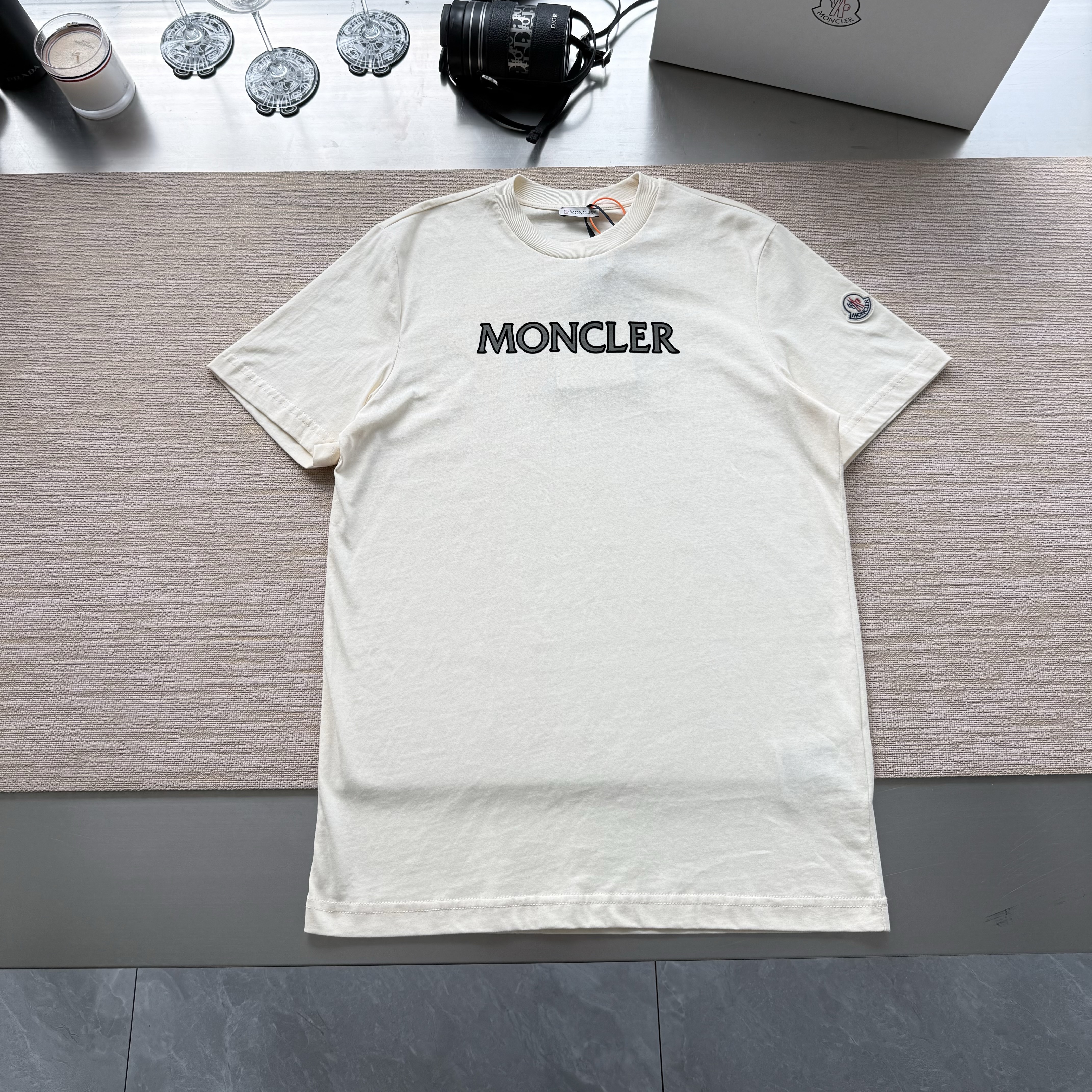 몽클레어 로고 프린트 면 티셔츠 2컬러 L10918C0007589B8U060  Y