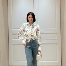 디올 리비에라 아라베스크 모티브 타이 크롭 블라우스 화이트 641B35A3235  H