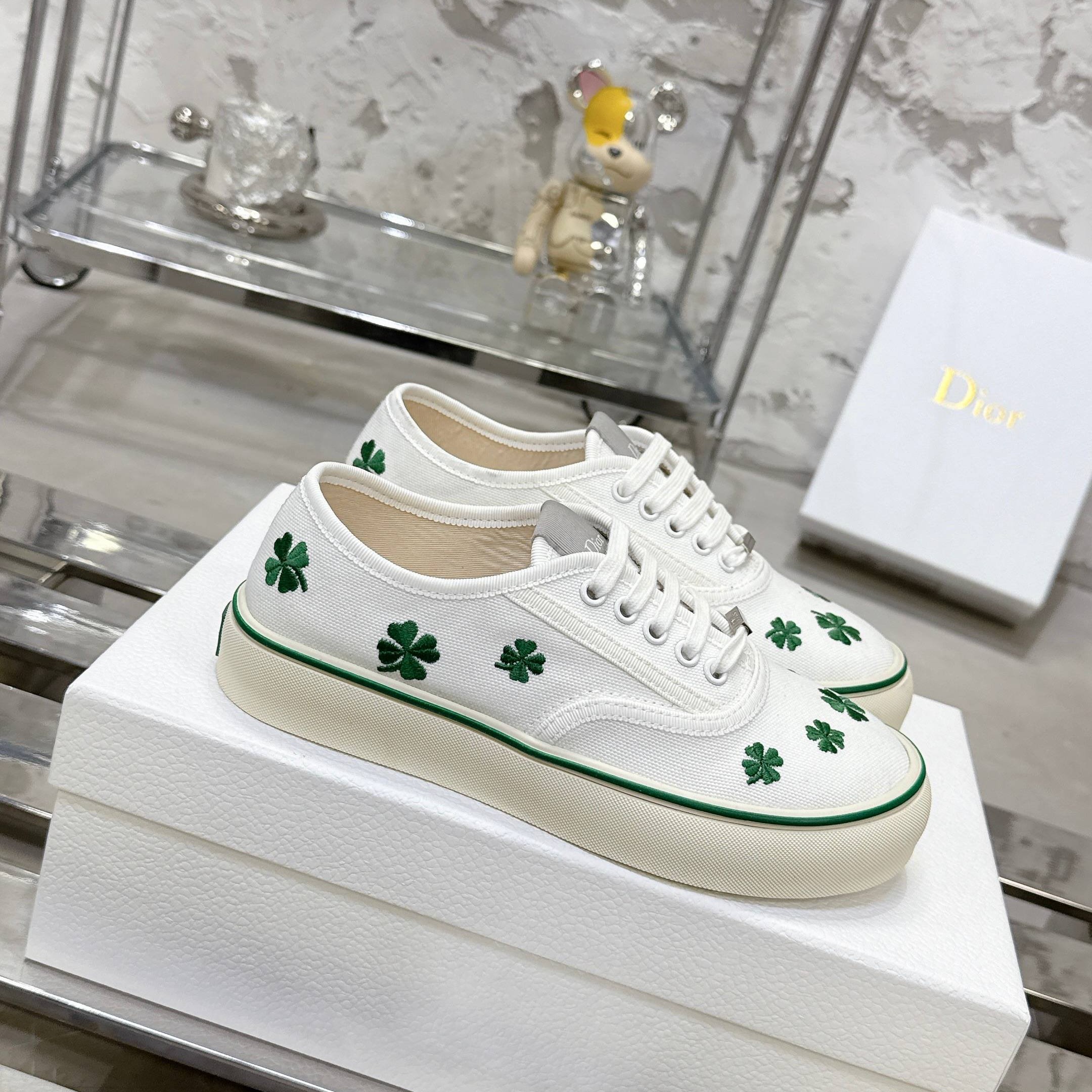 디올 솔트윈드 남여공용 스니커즈 운동화 클로버 자수 3.5CM 화이트 그린 3SN348ACI