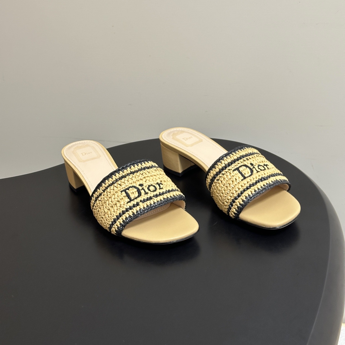디올 리비에라 우븐 힐 슬라이드 슬리퍼 3.5CM 베이지 KCO702REF