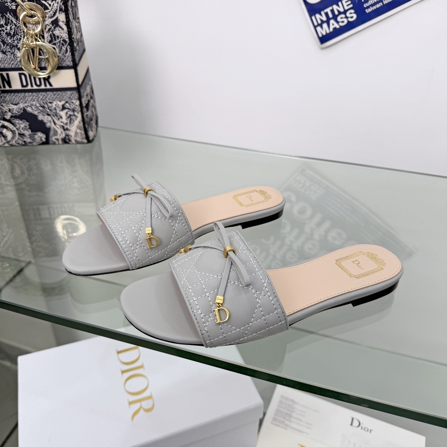 디올 까나쥬 뮬 슬라이드 슬리퍼 퀼트 그레이 KCO545CQL