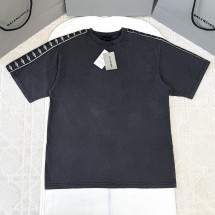 발렌시아가 남여공용 반팔 티셔츠 2컬러 764235TTVP81041  Y