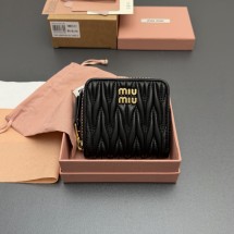 미우미우 마테라쎄 나파 지퍼 반지갑 블랙 5ML522