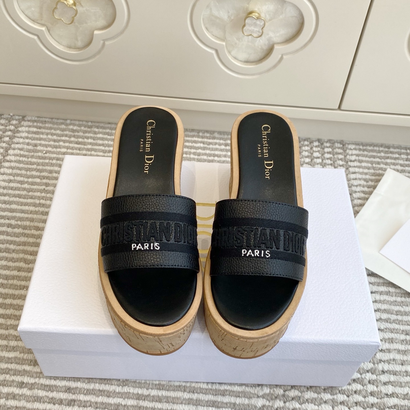 디올 디 웨이 플랫폼 슬라이드 슬리퍼 뮬 굽8CM 2컬러 KCO425CEY  JM