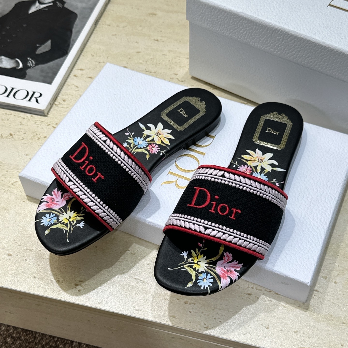 디올 시크릿 가든 모티브 디웨이 슬라이드 슬리퍼 블랙 KCO610SRG  JM