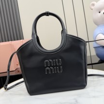 미우미우 아이비 가죽 블랙 토트백 5BA284