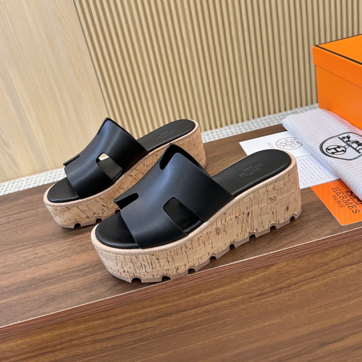 에르메스 여성 에제 30 스웨이드 내추럴 굽5-8CM 샌들 블랙 H221026Z370A3  JM