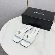 샤넬 26SS 턴 락 CC 가죽 뮬 샌들 굽1.5CM 화이트 G47213  JM