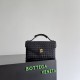 보테가베네타 인트레치아토 가죽 플랩 블랙 크로스백 817191